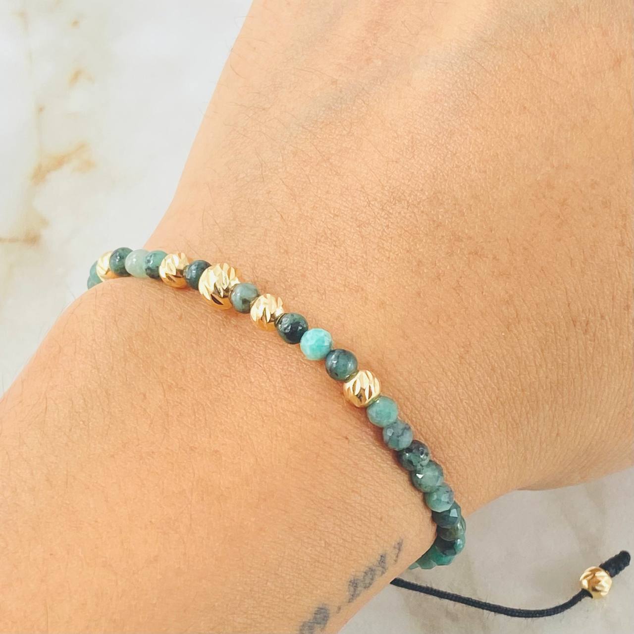 Pulsera Negra Esmeraldas Prulitanos 0.8gr / Oro Amarillo 18K (A.C)