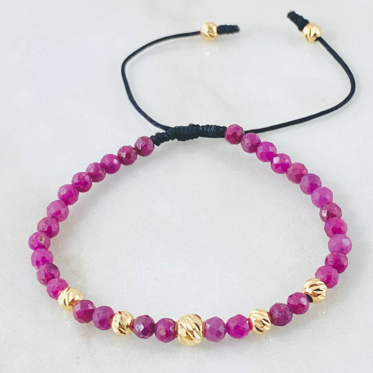 Pulsera Negra Rubies Vermelion 0.8gr / Oro Amarillo 18K (A.C)