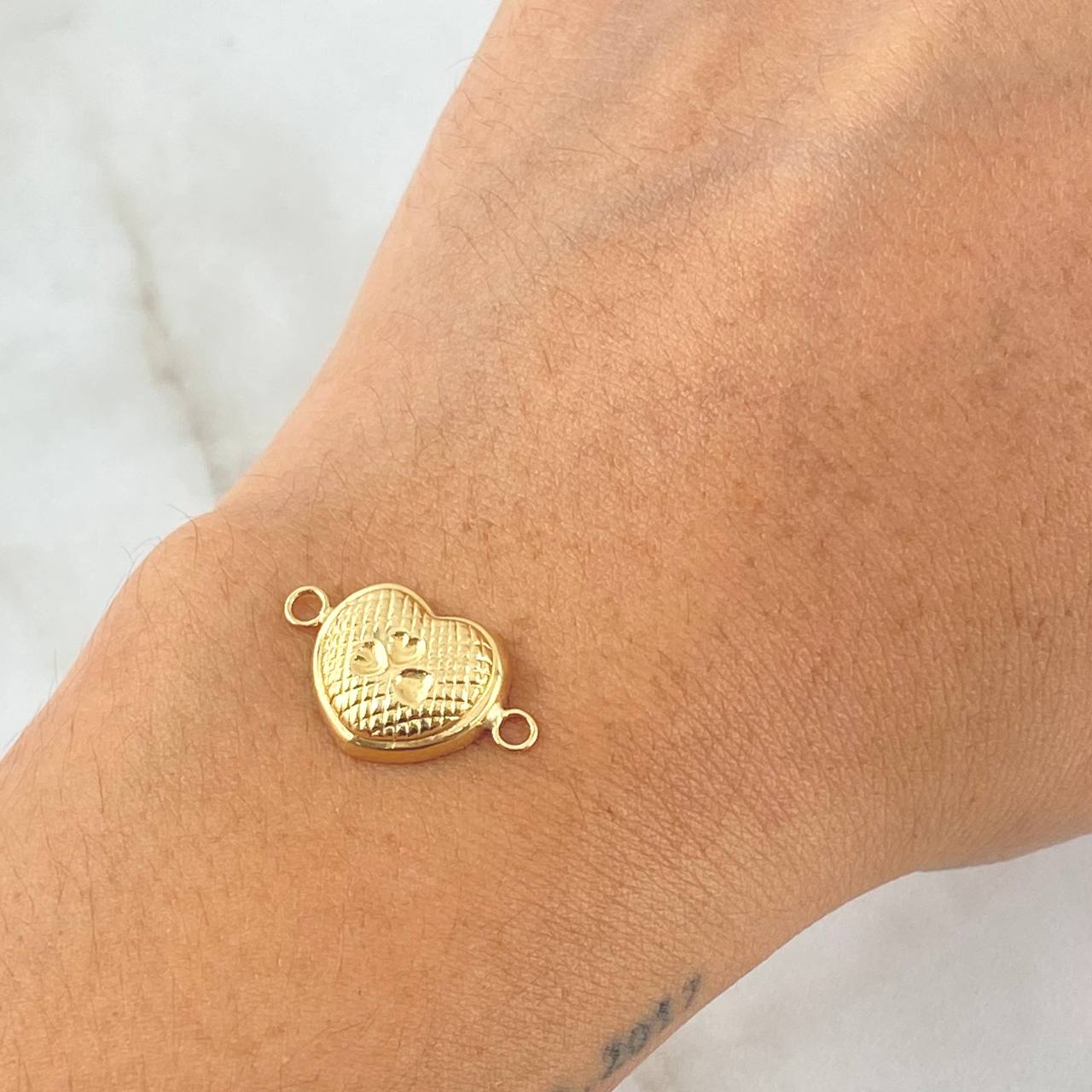 Herraje Corazón Texturizado 0.85gr / 2cm / Oro 18K