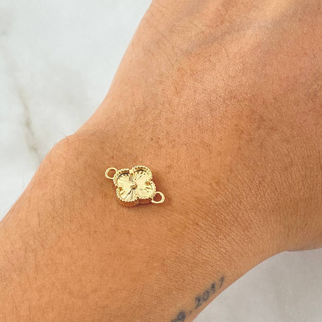 Herraje Flor Trebol 1.05gr / 1.5cm / Oro 18K
