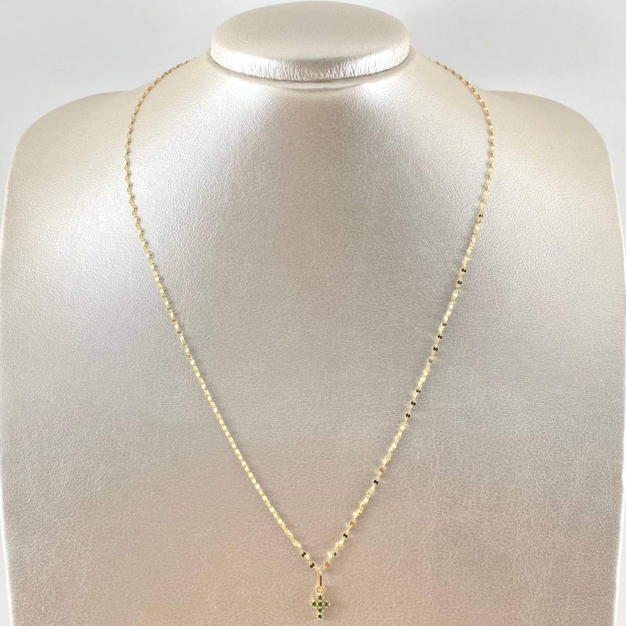 Set Cadena Flor Espejo 0.95gr / 50cm + Dije Crúz Tupida 0.4gr / 1.35gr / Circones Verdes Oro 18K (Oferta)