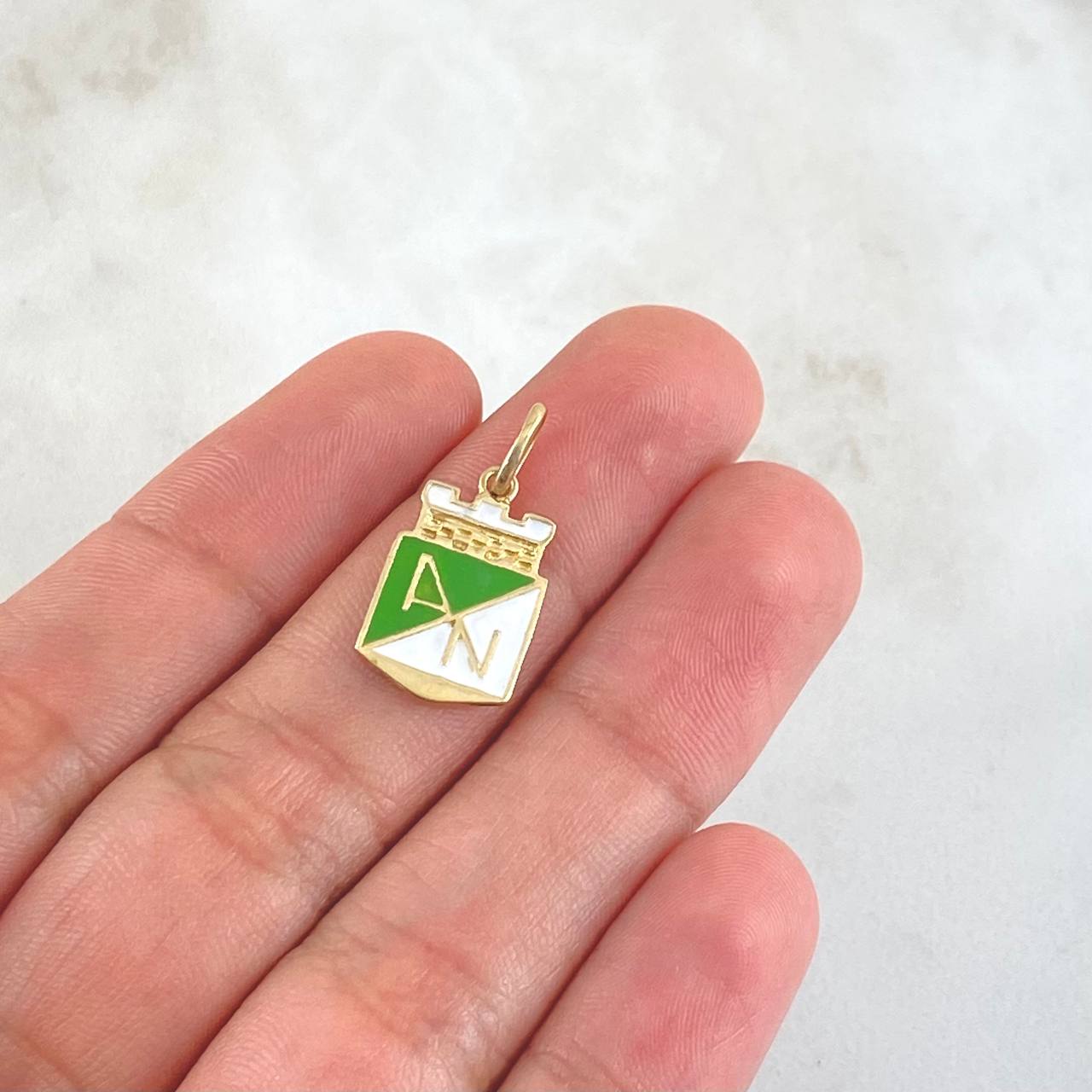 Dije Atlético Nacional 1.3gr / 2.2cm / Resina Blanca Verde Oro Amarillo 18K ©