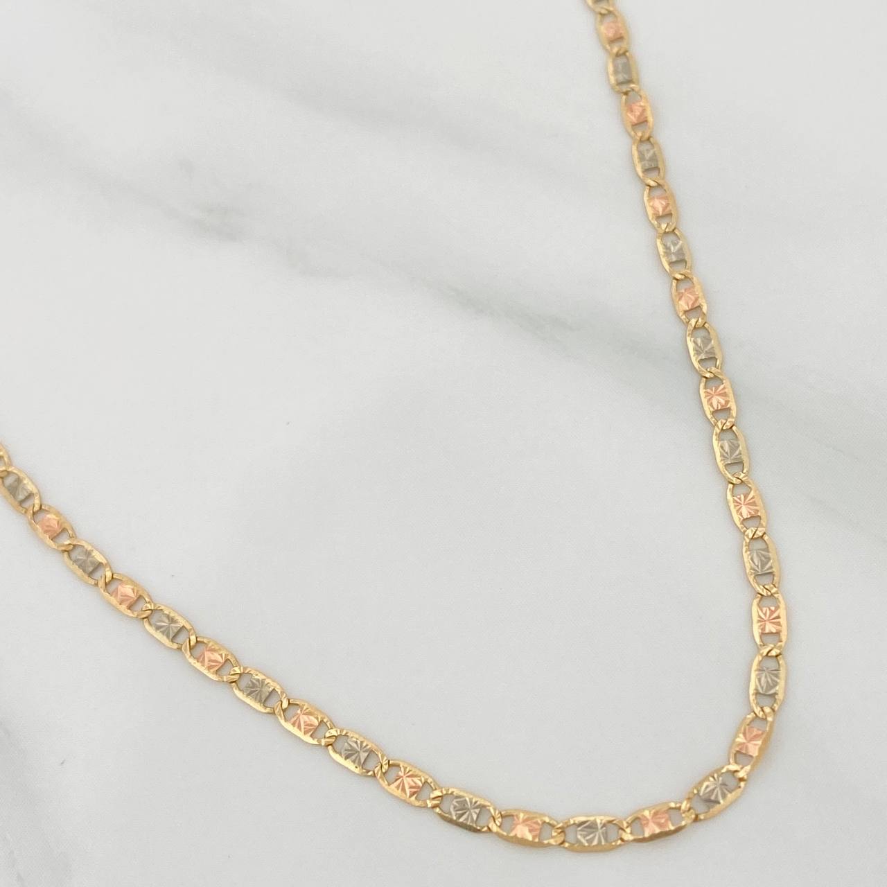 Cadena Escalera Plana 2.65gr / 51cm / 0.6mm Tres Oros +3 18K $