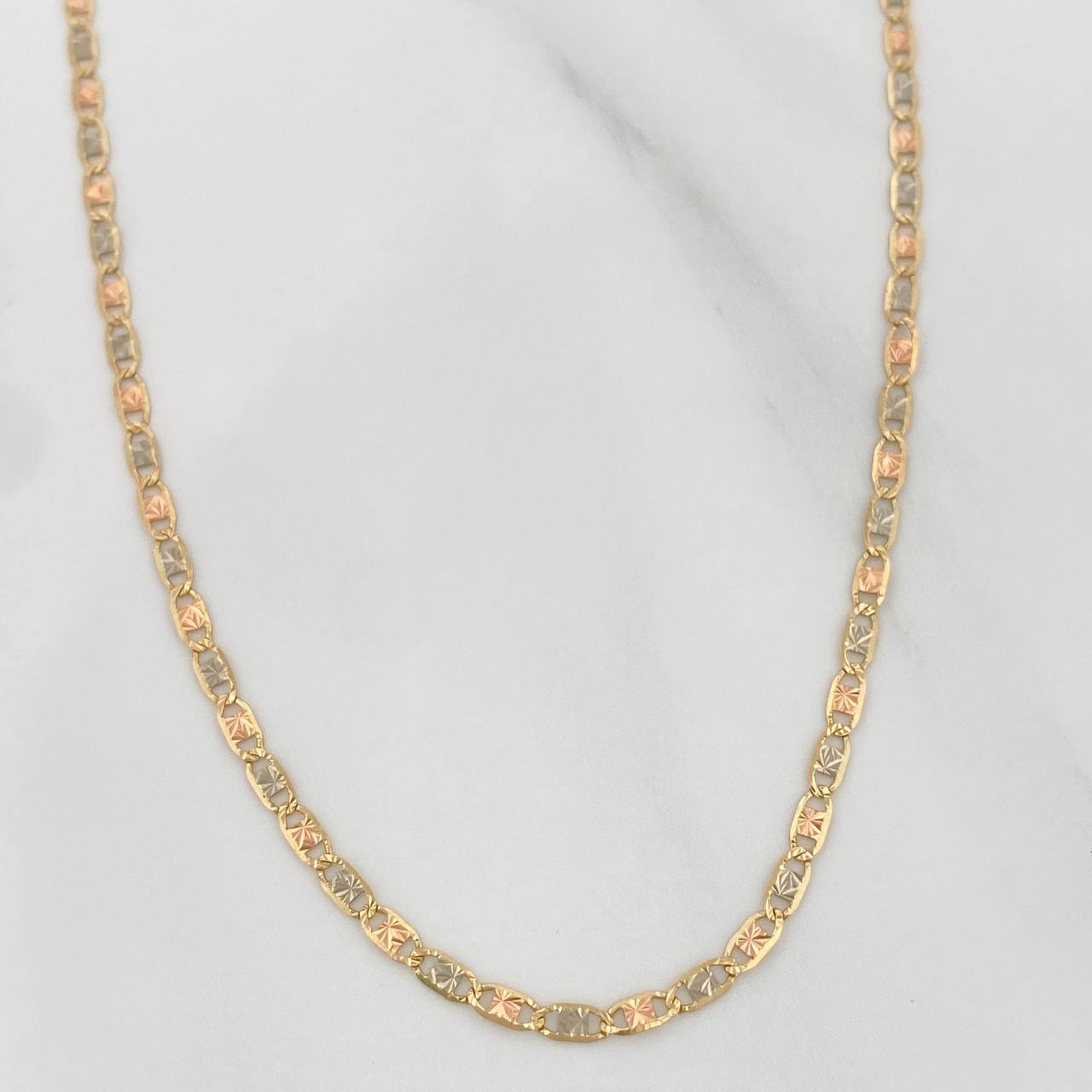Cadena Escalera Plana 2.65gr / 51cm / 0.6mm Tres Oros +3 18K $