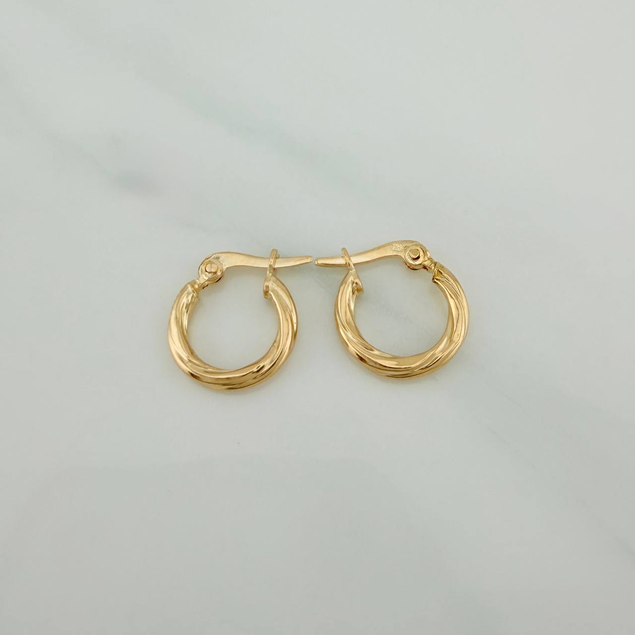 Candongas Mary 0.85gr / 1.4cm / Oro Amarillo 18K %