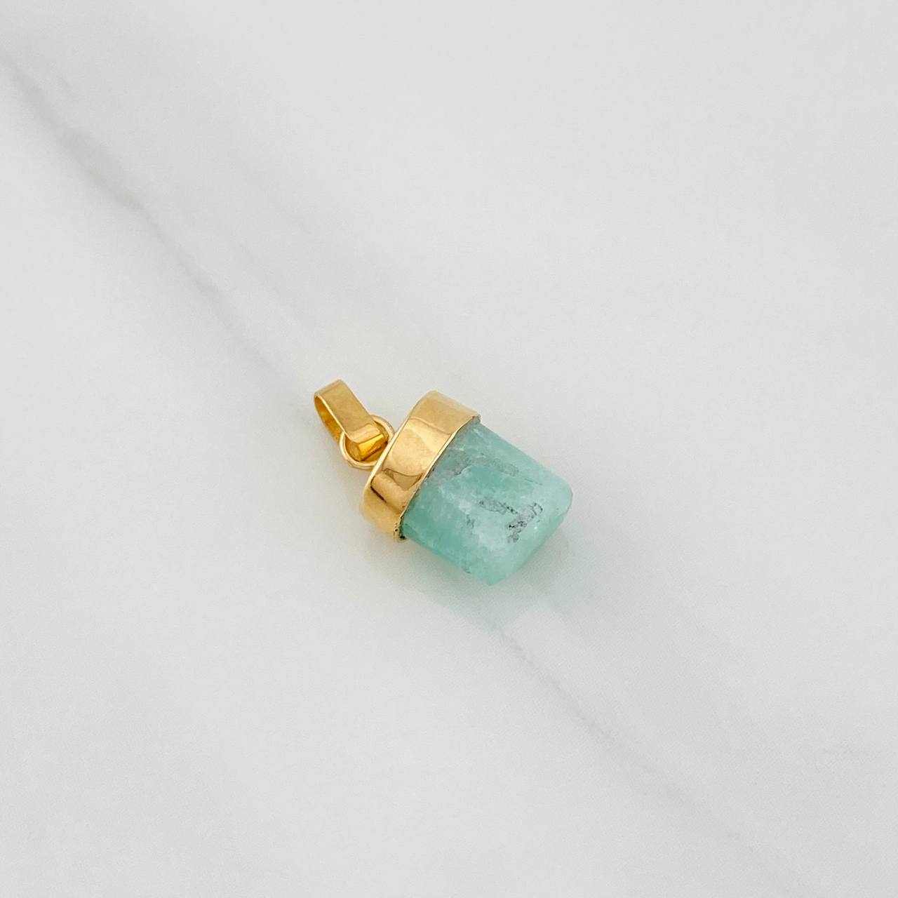 Dije Morralla Esmeralda 0.4g / 1.05cm Oro Amarillo 18K