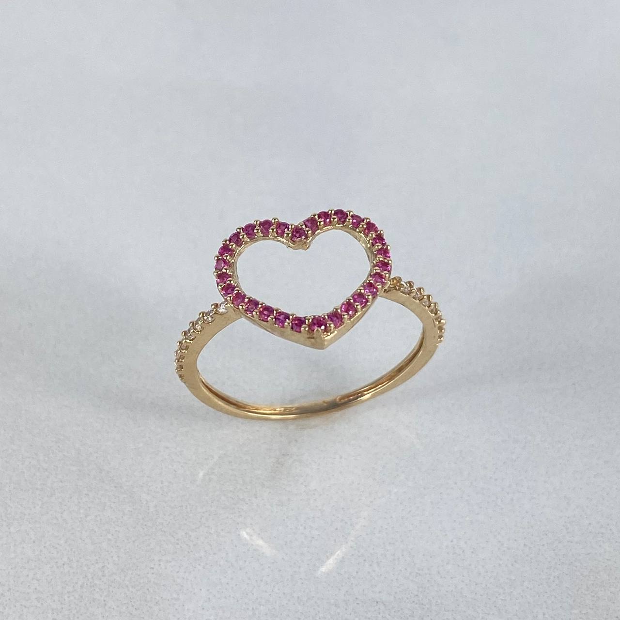 Anillo Silueta Corazon 1.45gr / T5 1/2 / Circones Blancos Fucsias Oro Amarillo