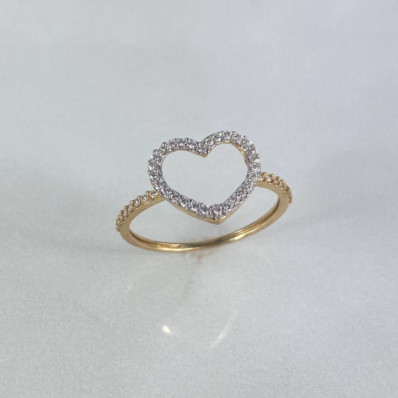 Anillo Silueta Corazon 1.45gr / T7 / Circones Blancos Oro Amarillo
