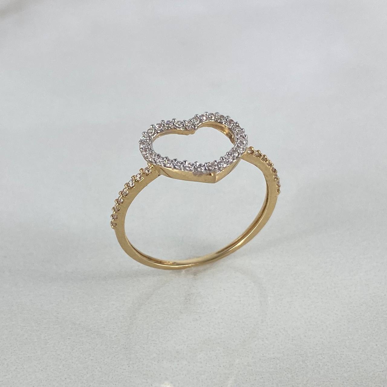 Anillo Silueta Corazon 1.45gr / T7 / Circones Blancos Oro Amarillo