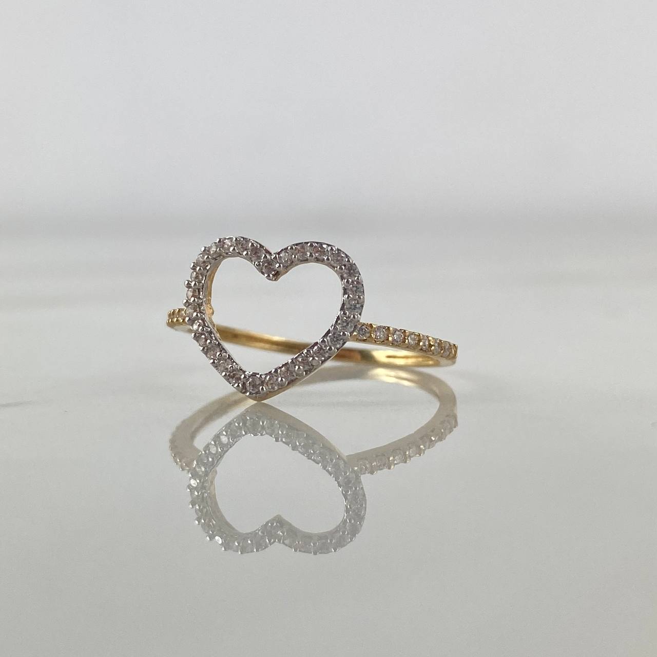 Anillo Silueta Corazon 1.45gr / T7 / Circones Blancos Oro Amarillo