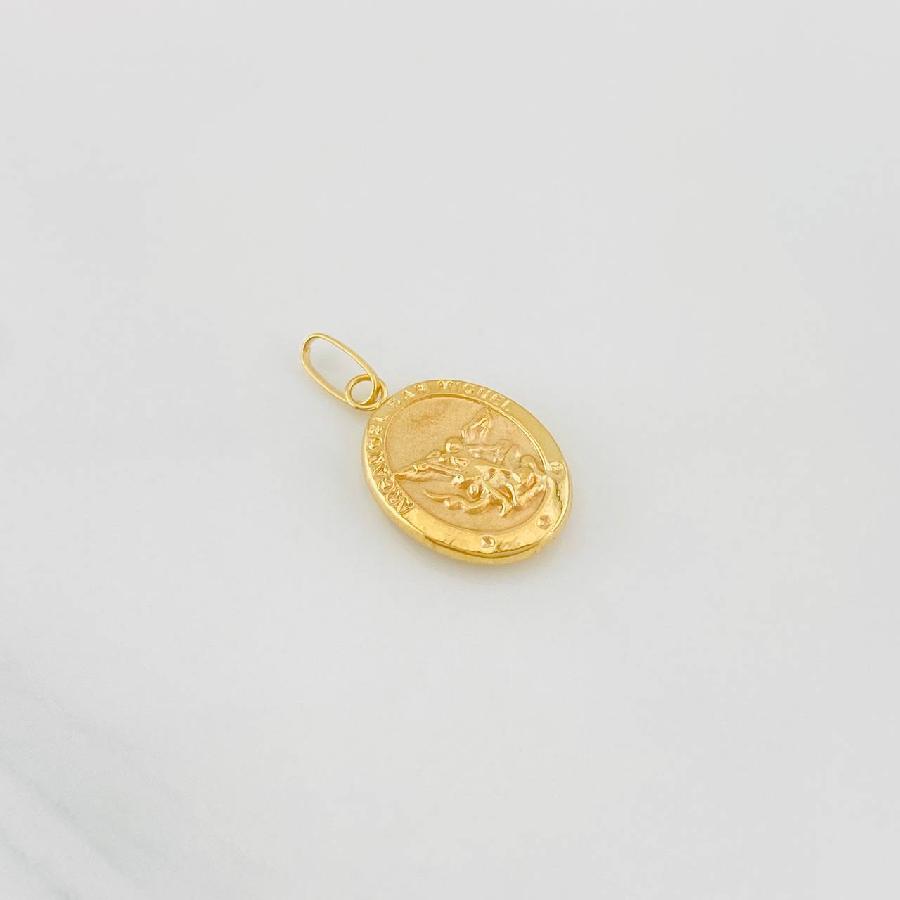 Dije San Miguel Arcangel 0.85g / 2.2cm Oro Amarillo 18K