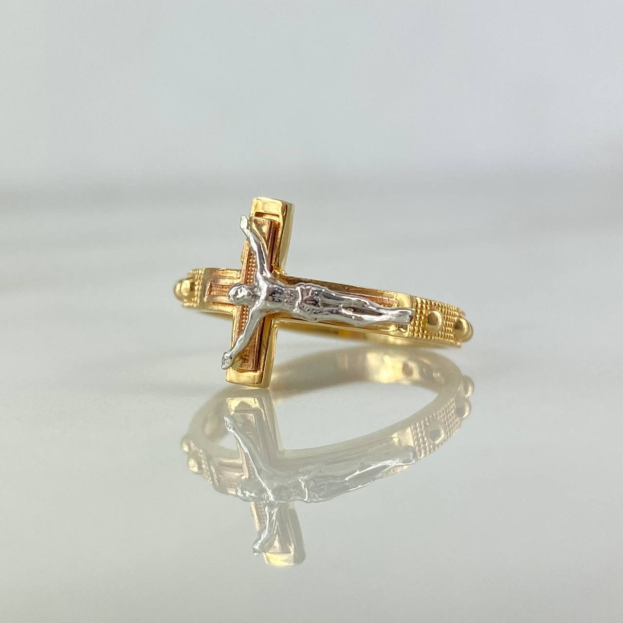 Anillo Cruz Cristo Punteado 3.15 g / T7 1/4 Tres Oros 18K
