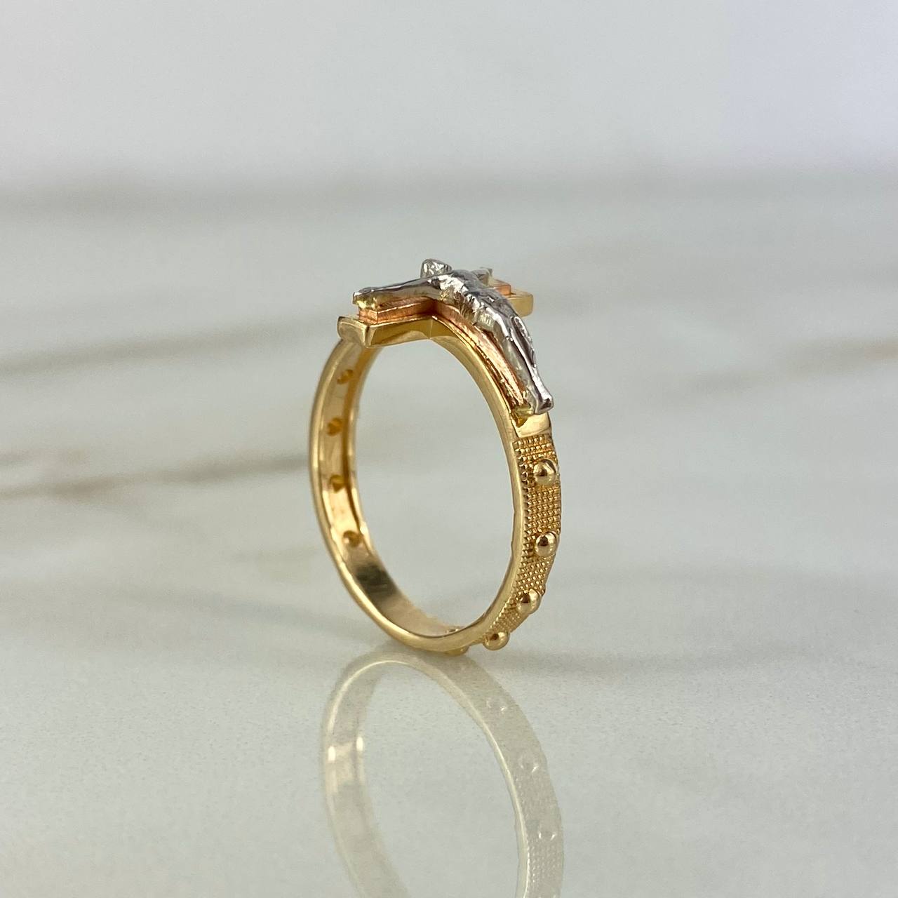Anillo Cristo Cruz 3.25gr / T6 1/4 / Tres Oros