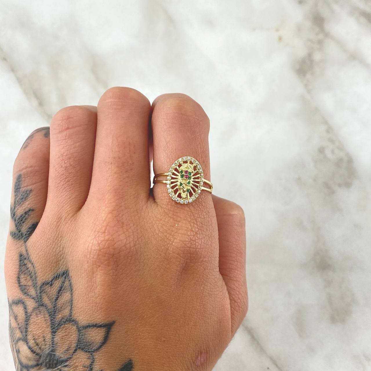 Anillo Virgen de Guadalupe Filigrana 2.4gr / T5 1/2 / Circones Blancos Verdes Fucsias Oro Amarillo 18K