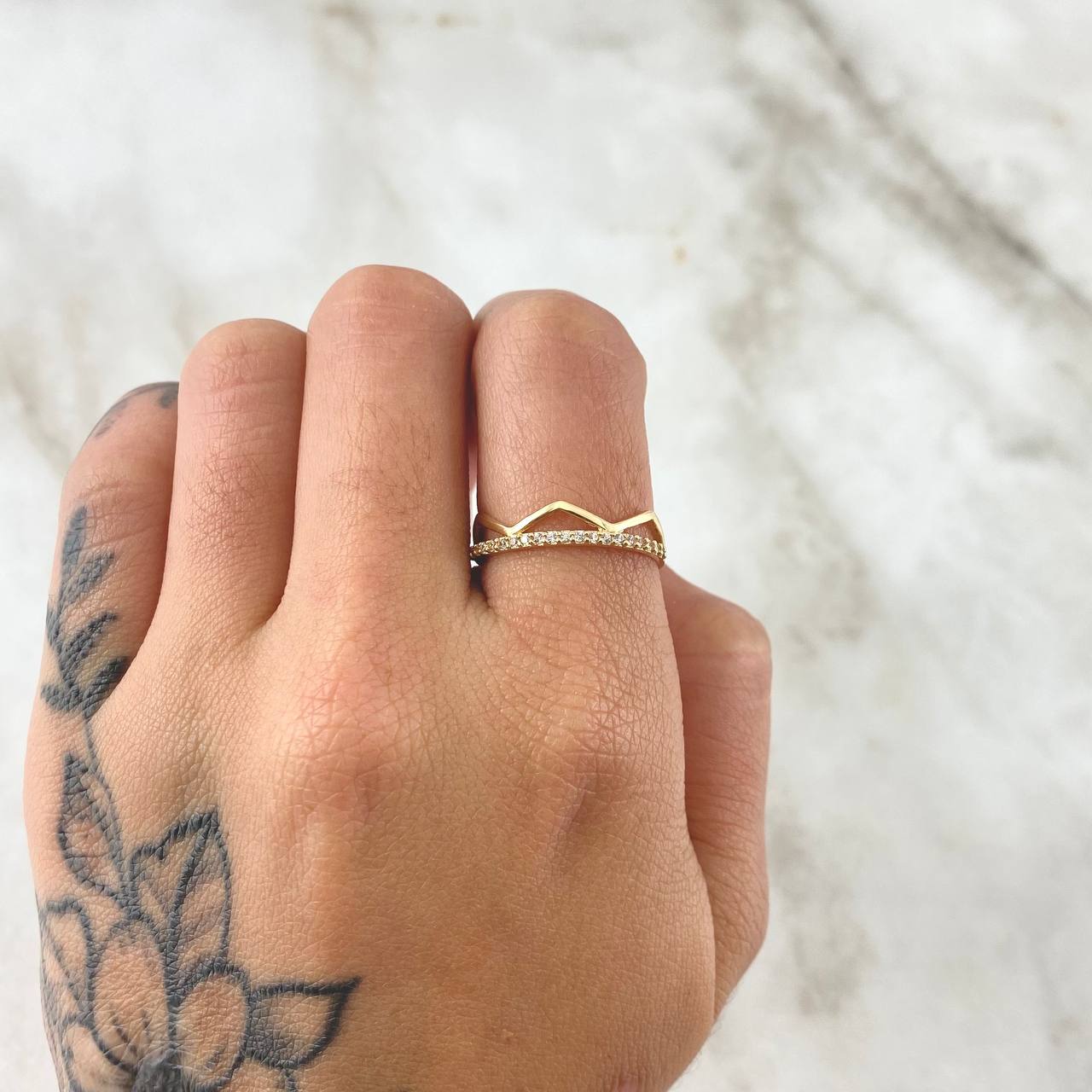 Anillo Tiara en Triangulo 1.8gr / T6 3/4 / Circones Blancos Oro Amarillo 18K