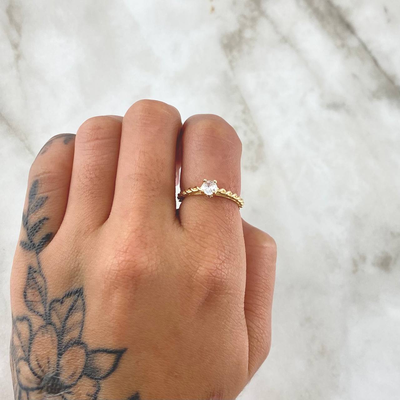 Anillo Solitario Entorchado 2.15gr / T3 3/4 / Circon Blanco Oro Amarillo 18K ©