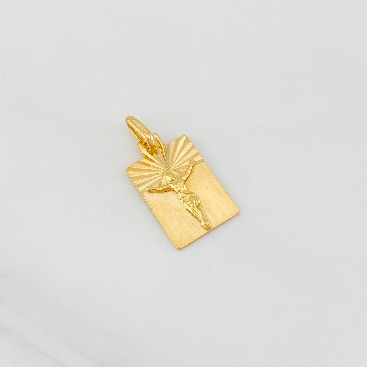Dije Cristo 2.9g / 2.5cm Oro Amarillo 18K