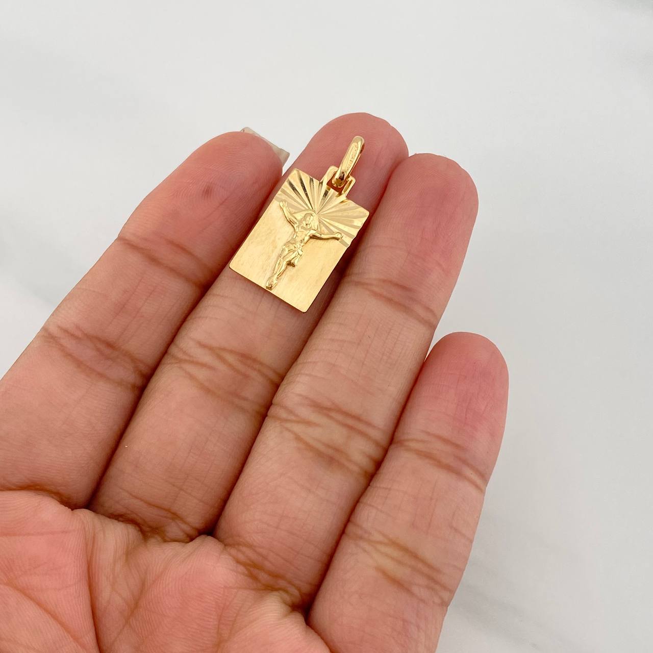Dije Cristo 2.9g / 2.5cm Oro Amarillo 18K