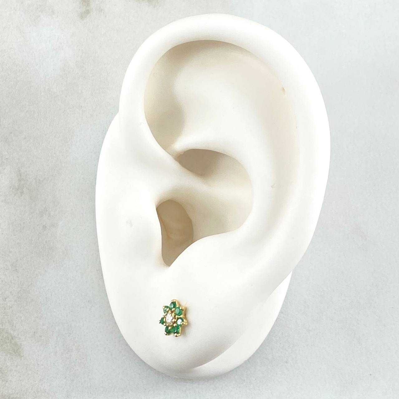 Topos Septima Flor 1gr / 6mm Esmeraldas 22pts Diamante 1pts Oro Amarillo 18K (Joya) ©