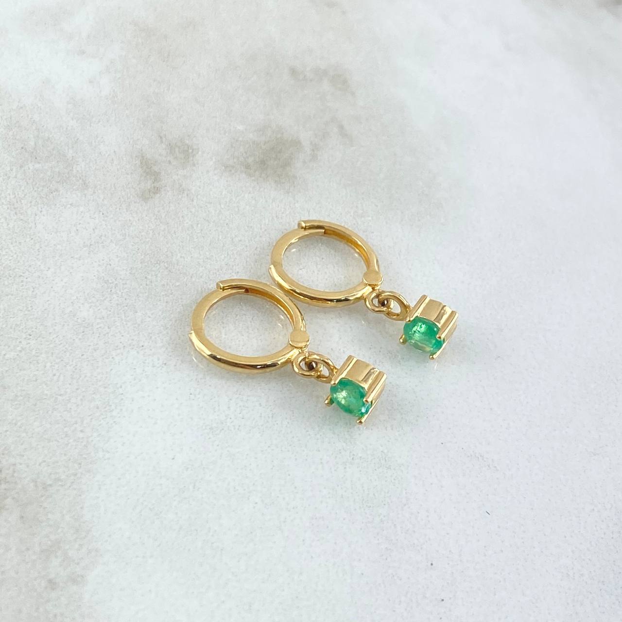 Candongas Punto Colgante 2.1gr / 1.9cm / Esmeralda 52pts Oro Amarillo 18K (Joya)