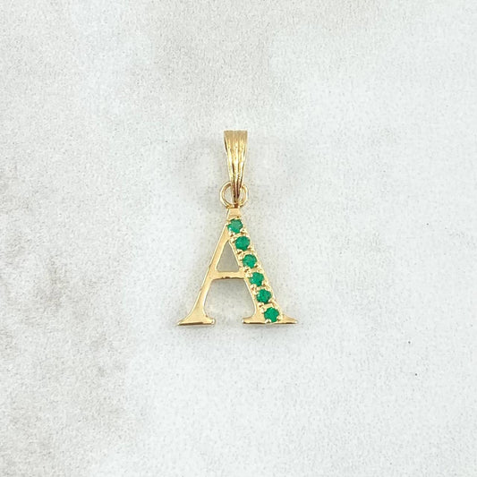 Dije Letra A 0.85gr / 2cm / Esmeraldas 96pts Oro Amarillo 18K (Joya) ©