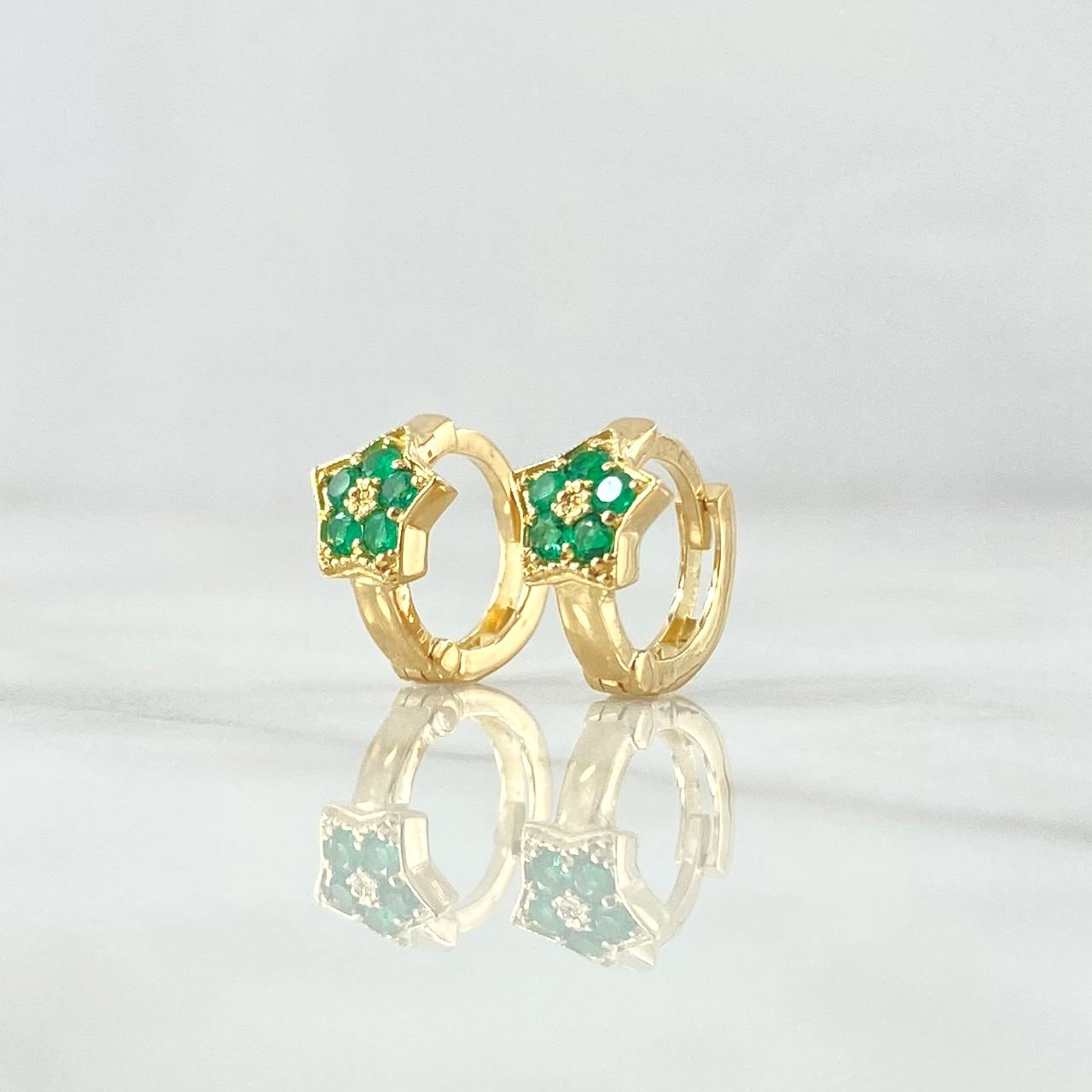 Candongas Estrelladas 2.3gr / 1cm / Esmeraldas 21pts Oro Amarillo 18K (Joya) ©