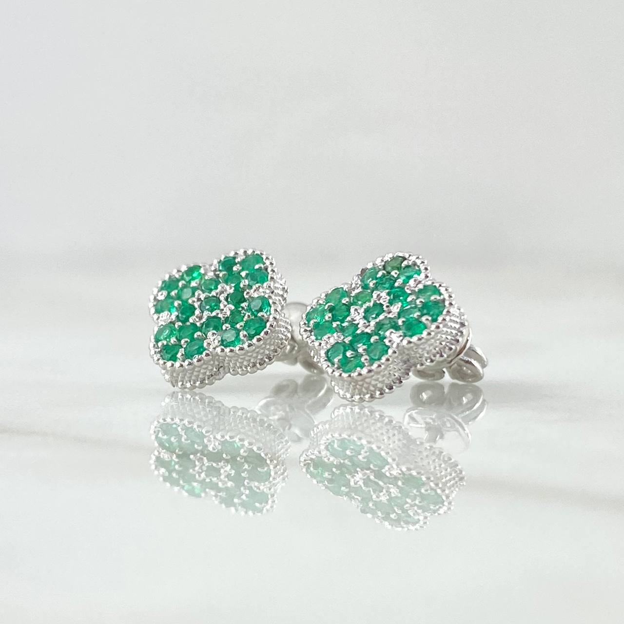 Topos Trébol VCyA 3.05gr / 9.1mm Esmeraldas 67pts Oro Blanco 18K (Joya) ©