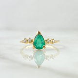Anillo Marquesa Minimal 1.35gr / T6 3/4 / Esmeralda 58pts Diamantes 5pts Oro Amarillo 18K (Joya) ©
