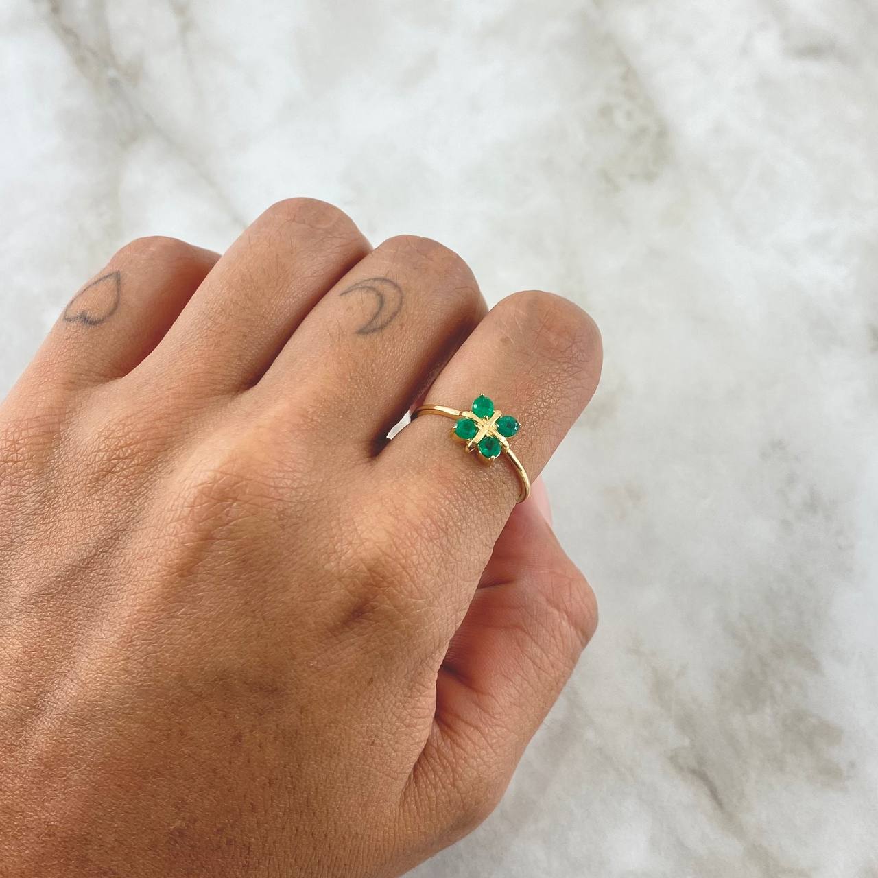 Anillo Flor Cuadricular 1.6gr / T7 / Esmeraldas 35pts Oro Amarillo 18K (Joya)