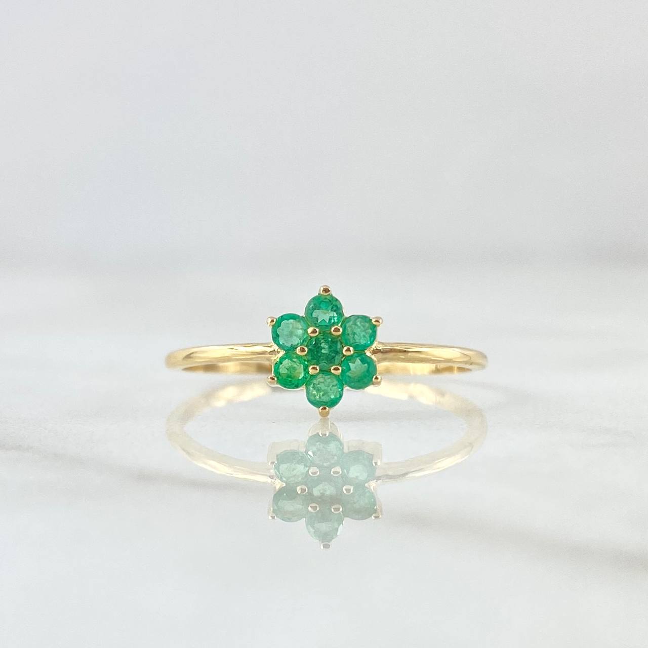 Anillo Flor Driada 1.35gr / T7 1/4 / Esmeraldas 7pts Oro Amarillo 18K (Joya)