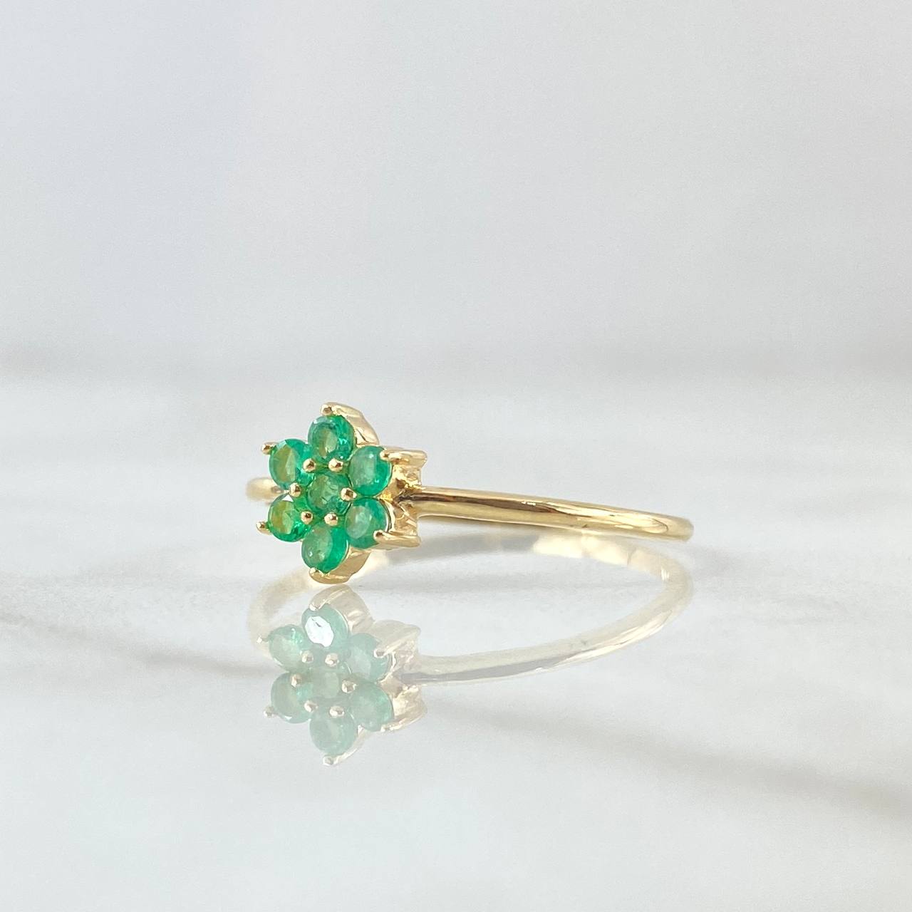 Anillo Flor Driada 1.35gr / T7 1/4 / Esmeraldas 7pts Oro Amarillo 18K (Joya)
