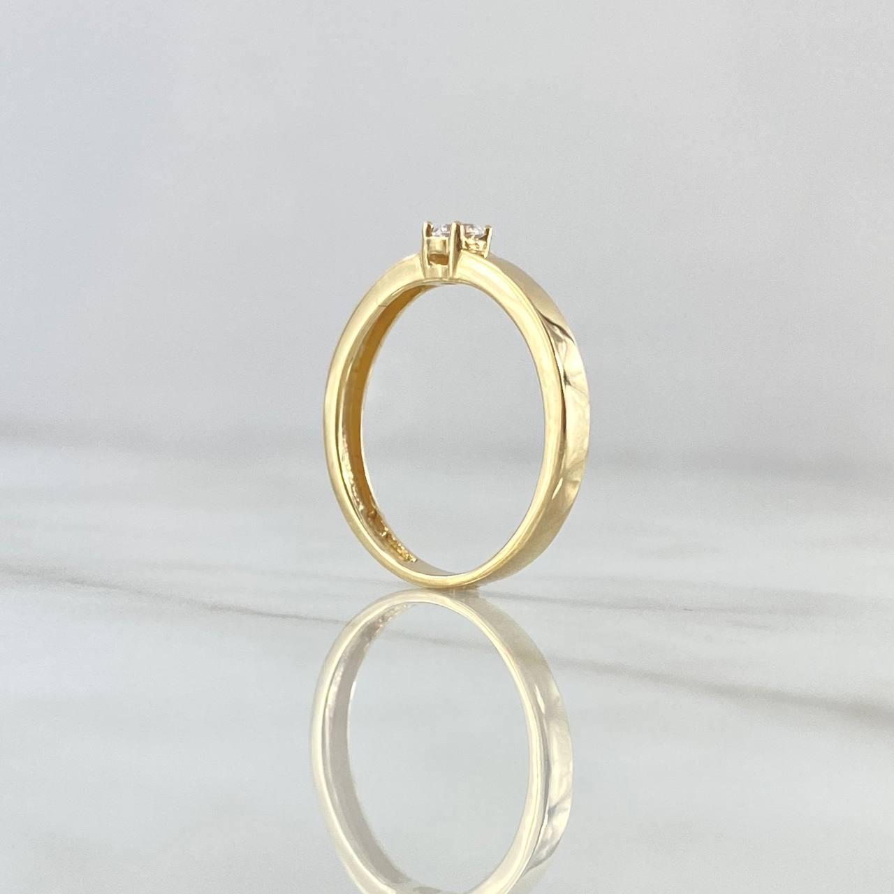 Anillo Solitario Liso Grueso 1.85gr / T6 3/4 / Circon Blanco Oro Amarillo 18K