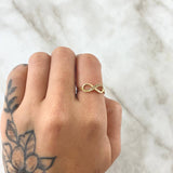 Anillo Medio Infinito 1.65gr / T6 1/2 / Circones Blancos Oro Amarillo 18K ©