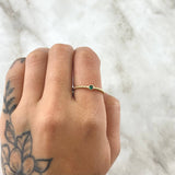 Anillo Solitario Bisel Esferas 1.7gr / T7 1/4 / Circon Verde Oro Amarillo 18K