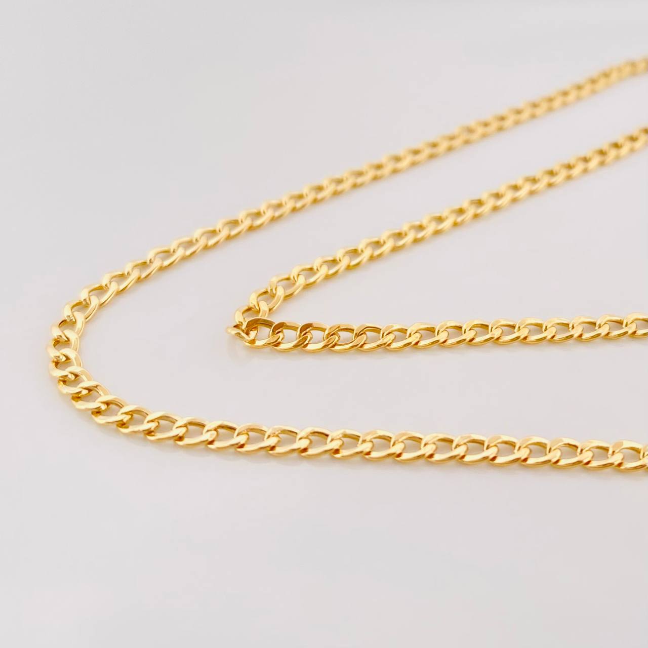 Cadena Cubana 2.5g / 60cm / 2.4mm Oro Amarillo 18K