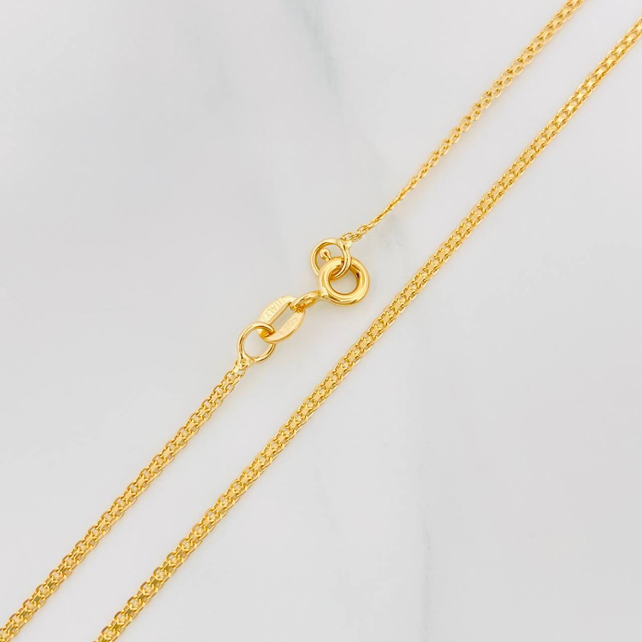 Cadena China 2.6g / 45cm / 1.49mm Oro Amarillo 18K