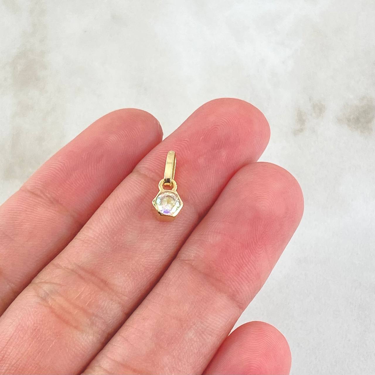 Dije Piedra Exagonal 0.7gr / 1.2cm / Nac.Esp. Oro 18K