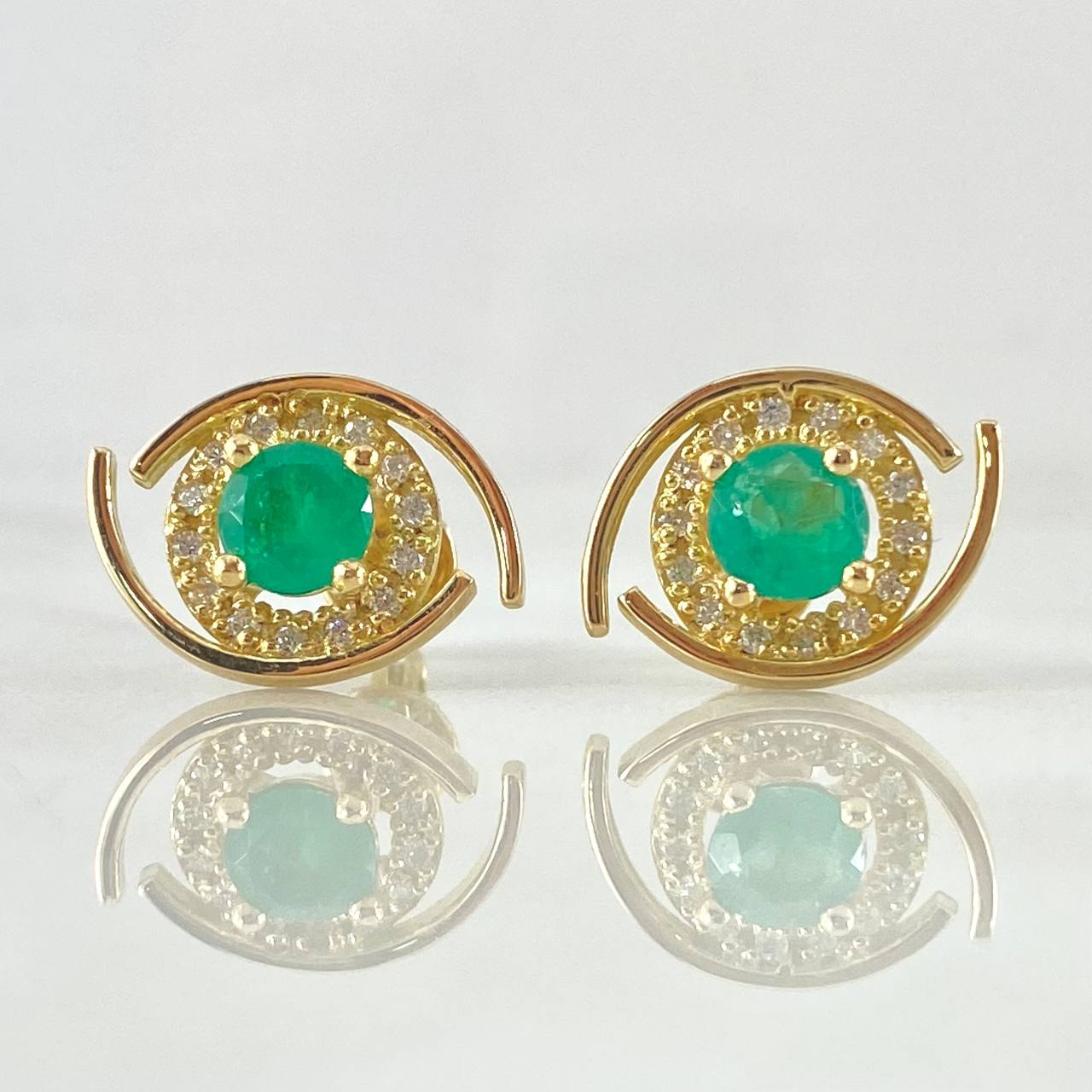 Topos Ojo Abierto Esmeralda 79pts Diamante 5pts 3.05gr / Oro 18K ©