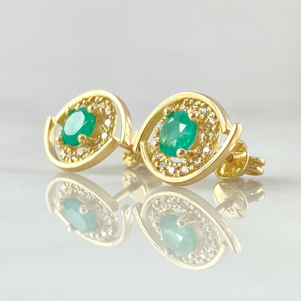Topos Ojo Abierto Esmeralda 79pts Diamante 5pts 3.05gr / Oro 18K ©