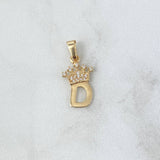 Dije Letra D Corona 0.95gr / 2.3cm / Circones Blancos Oro Amarillo 18K