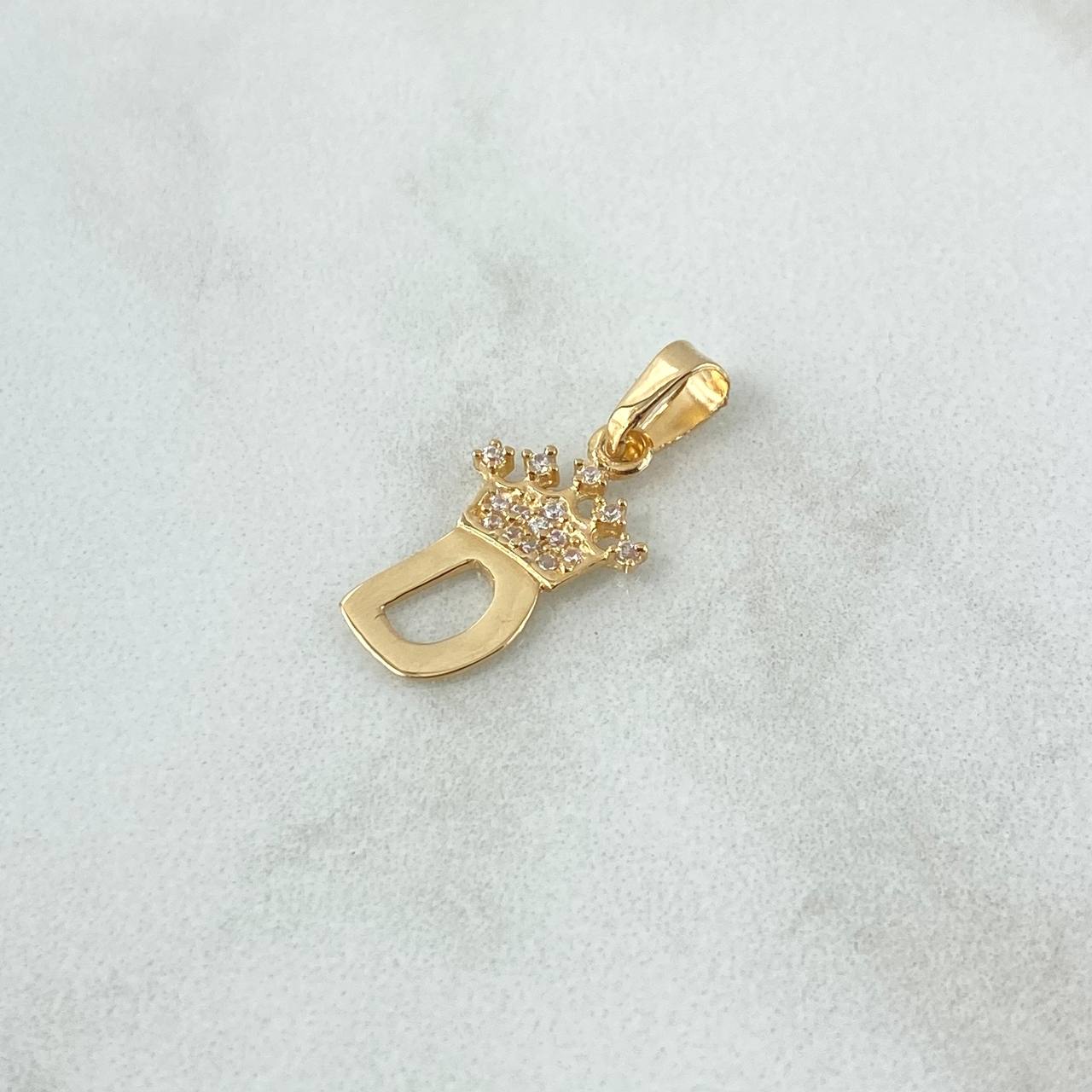 Dije Letra D Corona 0.95gr / 2.3cm / Circones Blancos Oro Amarillo 18K