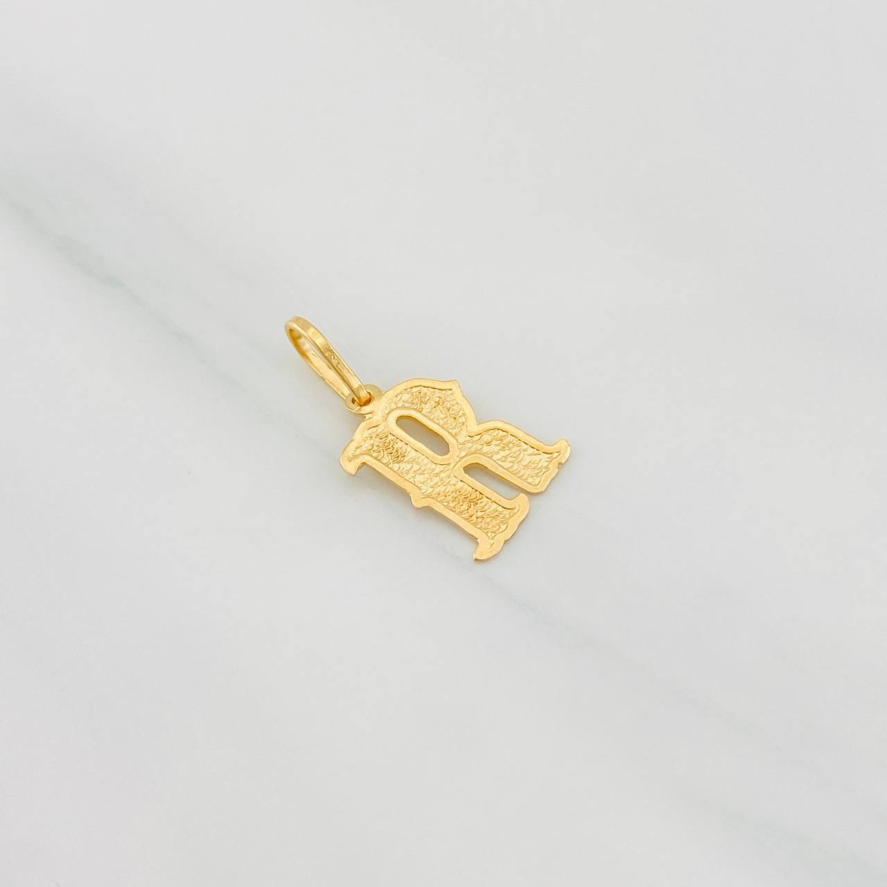 Dije Letra R 0.95g / 2.2cm Oro Amarillo 18K
