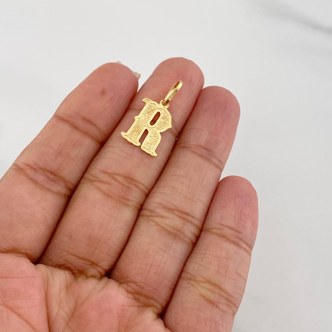 Dije Letra R 0.95g / 2.2cm Oro Amarillo 18K