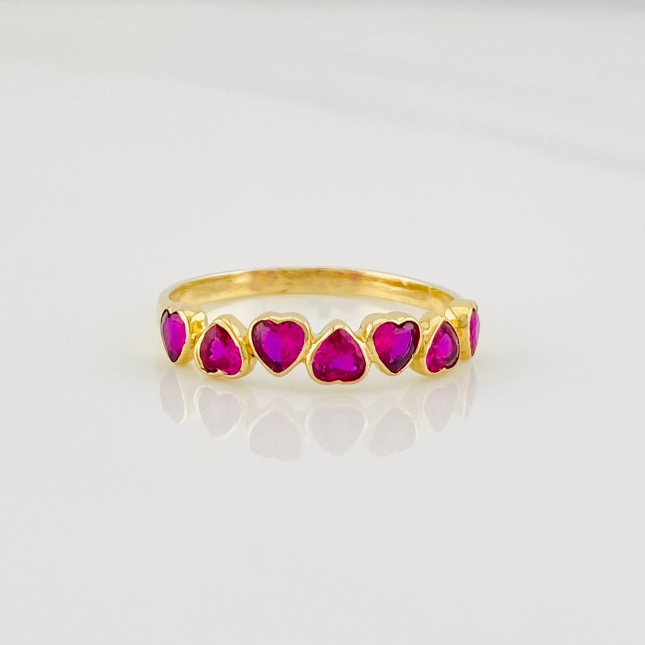 Anillo Corazones 1.75g / T7 Oro Amarillo 18K