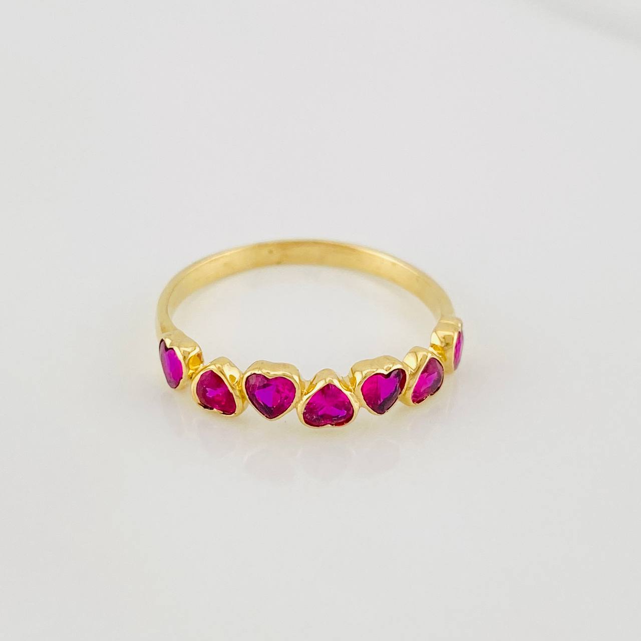 Anillo Corazones 1.75g / T7 Oro Amarillo 18K