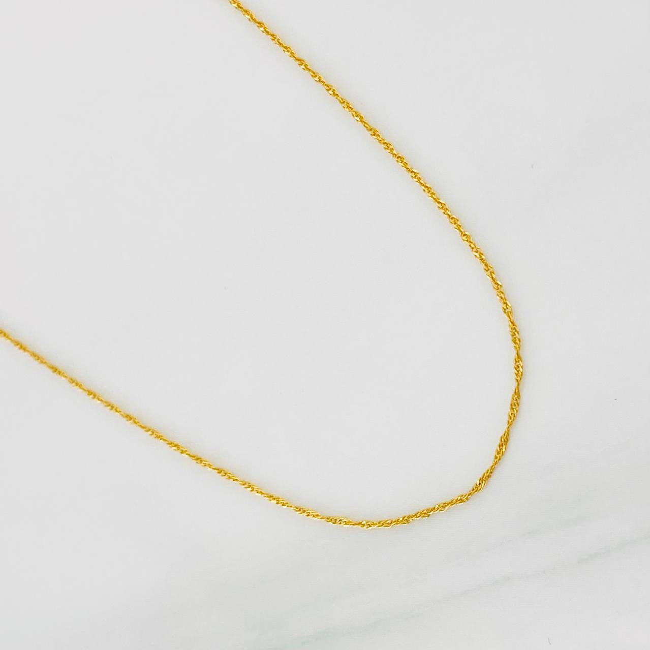 Cadena Singapur 0.9g / 40cm / 0.83mm Oro Amarillo 18K