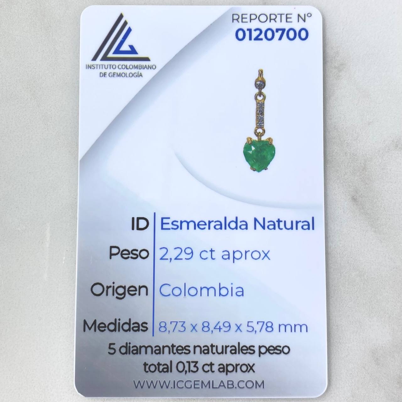 Dije Corazón Colgante en Redes 2gr / 2.5cm / Esmeraldas 2.29 Qts Diamantes 13pts Oro Amarillo 18K (Joya) ©