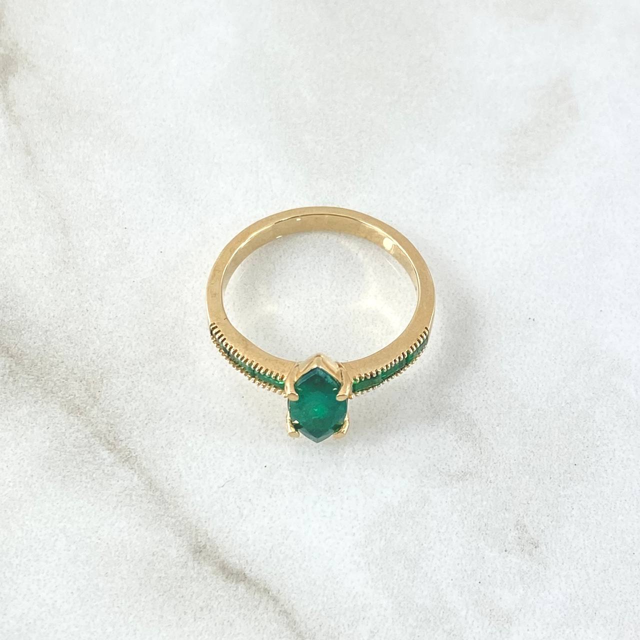 Anillo Solitario Rombico Carril 3.45gr / T7 1/4 / Esmeraldas 1.05 Qts Oro Amarillo 18K (Joya) ©