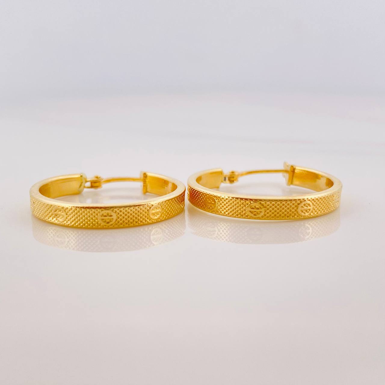 Candongas Tornillo 1.9g / 2.05cm Oro Amarillo 18K