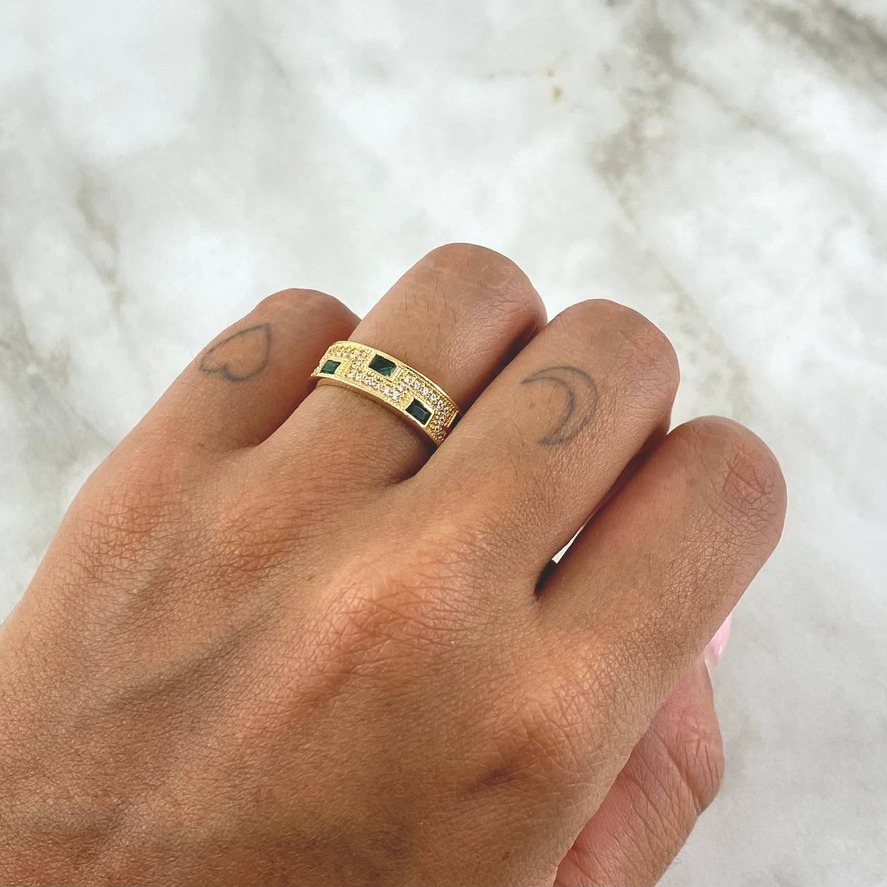 Anillo Rectangulos 3.95gr / T6 1/2 / Circones Blancos - Verdes Oro Amarillo 18K ©